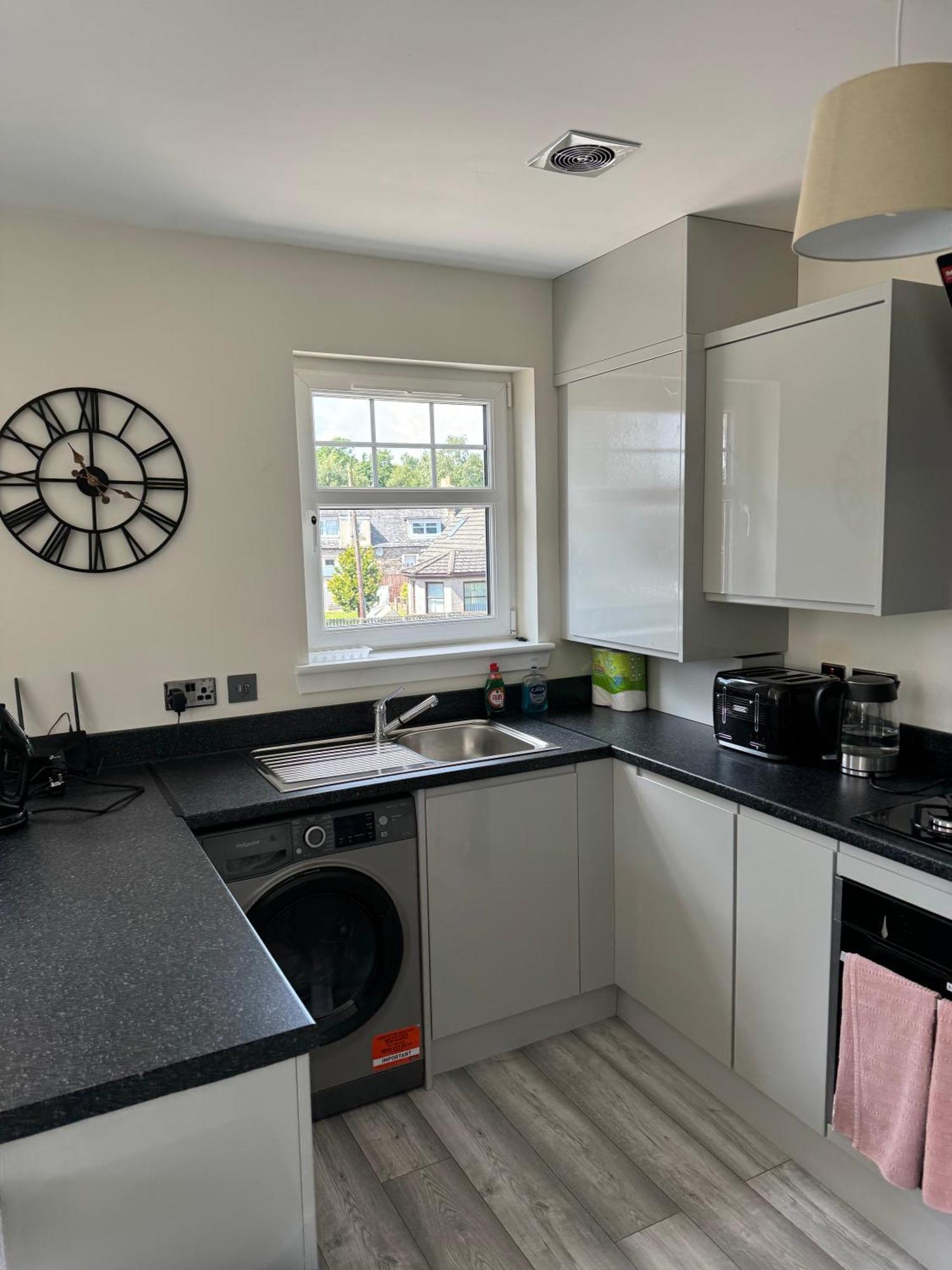 Modern 3 Bedroom Apartment In Markinch, Fife Экстерьер фото